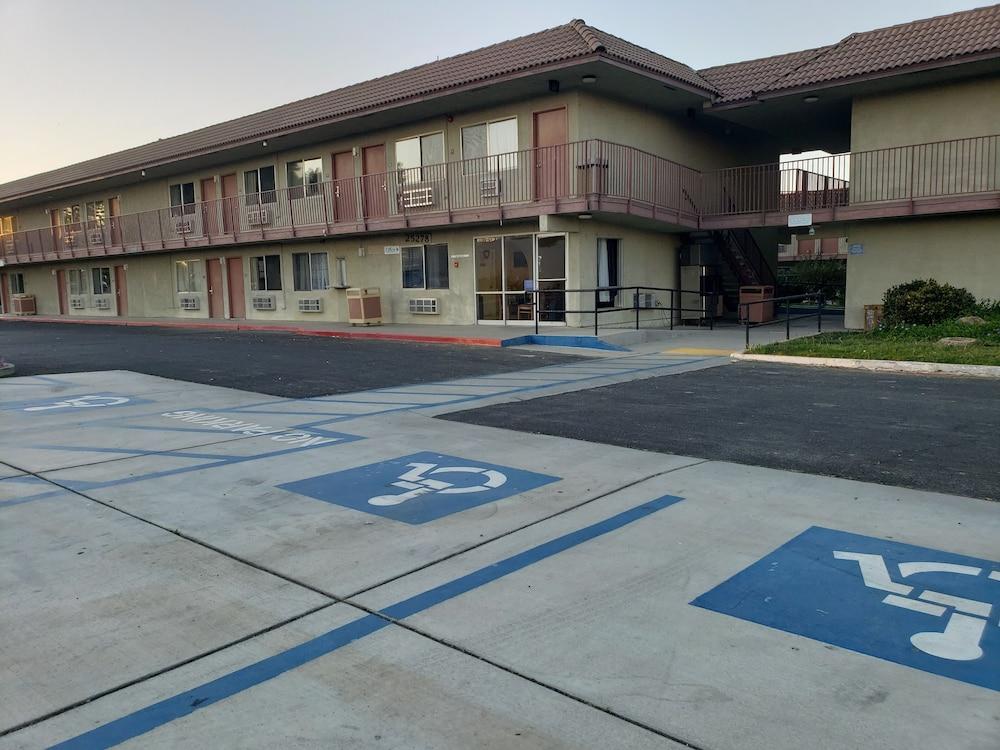 Baymont By Wyndham Coalinga Vila Exterior foto