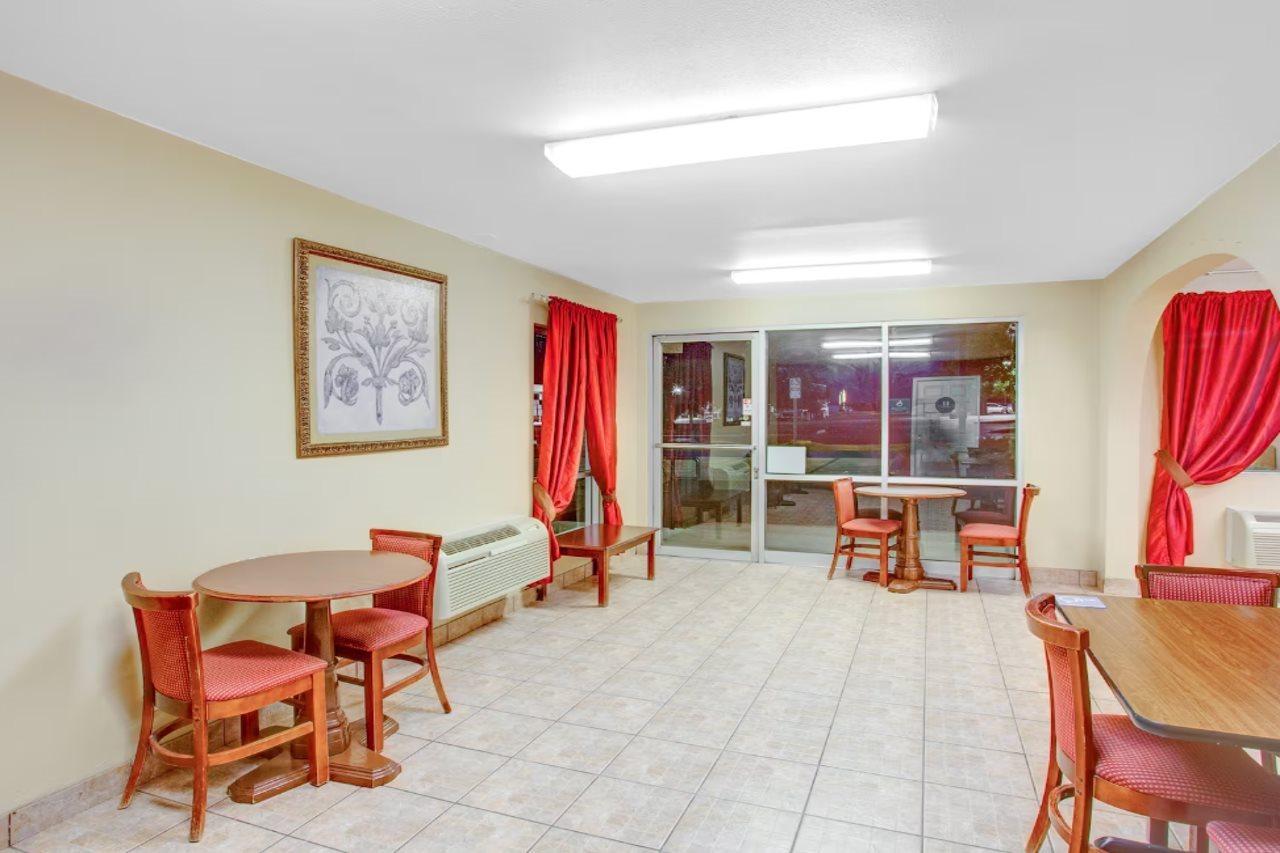 Baymont By Wyndham Coalinga Vila Exterior foto