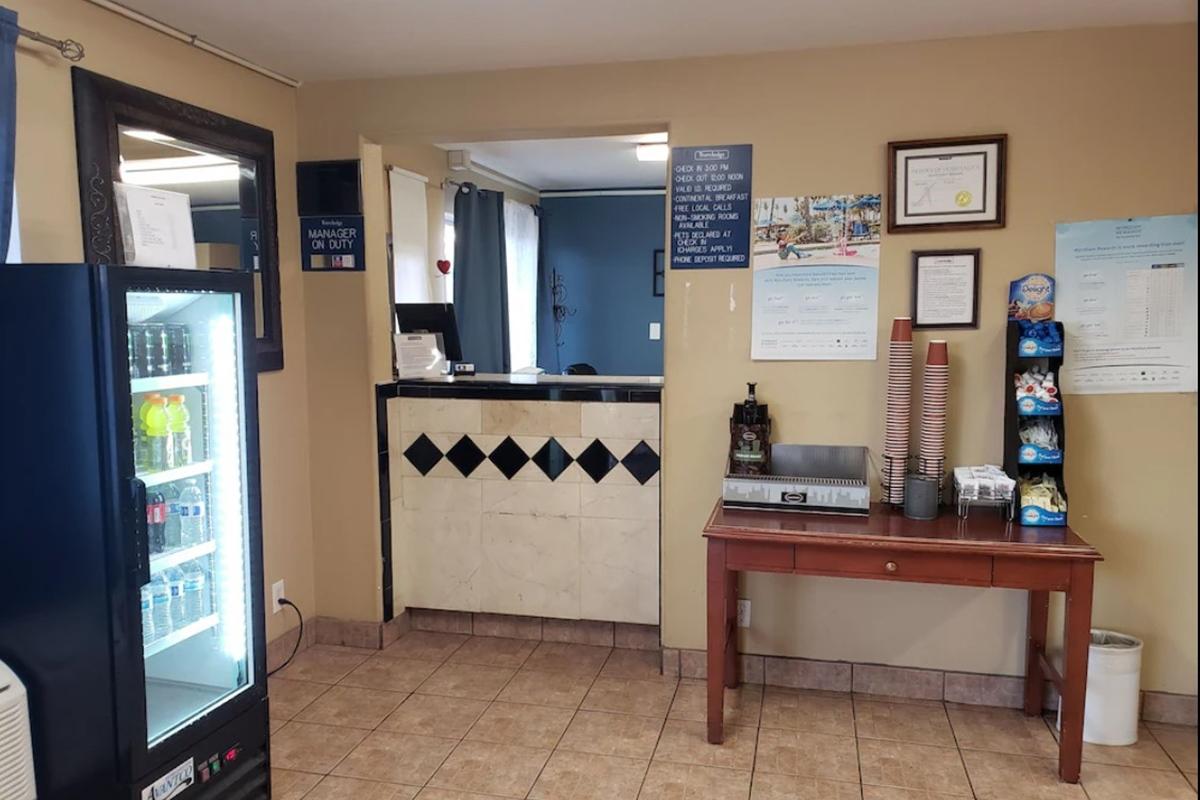 Baymont By Wyndham Coalinga Vila Exterior foto