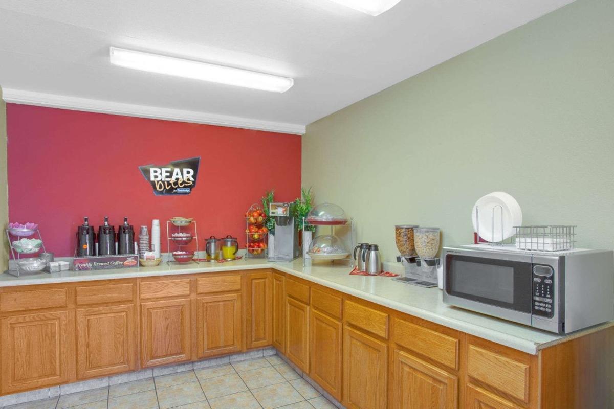 Baymont By Wyndham Coalinga Vila Exterior foto