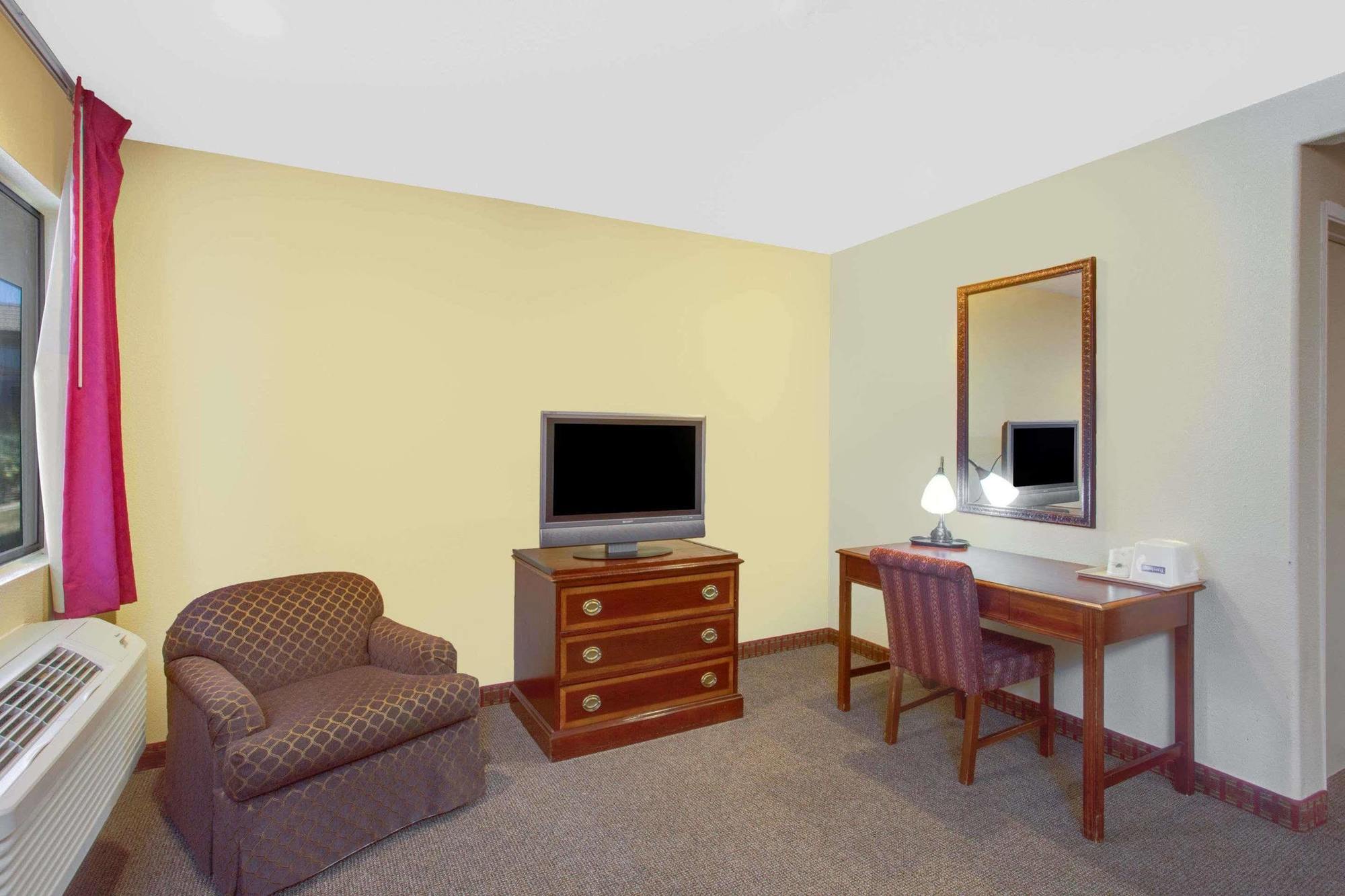 Baymont By Wyndham Coalinga Vila Exterior foto